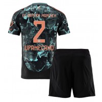 Maglie da calcio Bayern Munich Dayot Upamecano #2 Seconda Maglia Bambino 2024-25 Manica Corta (+ Pantaloni corti)